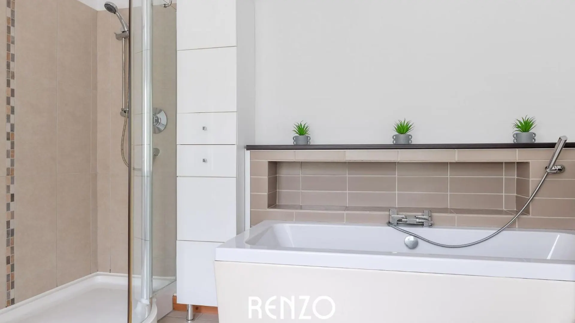 Vibrant 2-Bed Home In Nottingham By Renzo, Free Driveway Parking, Sleeps 6! 0*,  United Kingdom