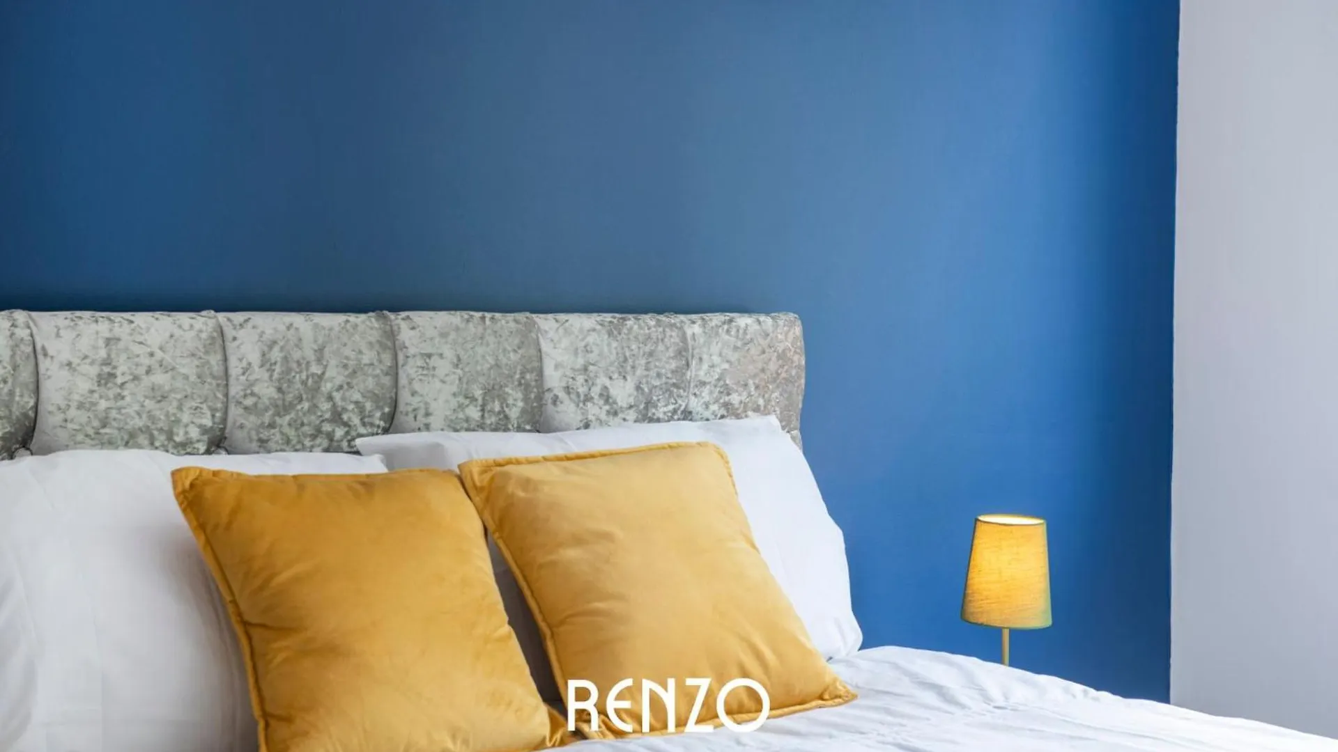 Vibrant 2-Bed Home In Nottingham By Renzo, Free Driveway Parking, Sleeps 6!