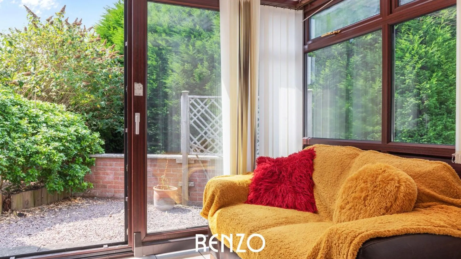 Holiday home Vibrant 2-Bed Home In Nottingham By Renzo, Free Driveway Parking, Sleeps 6!