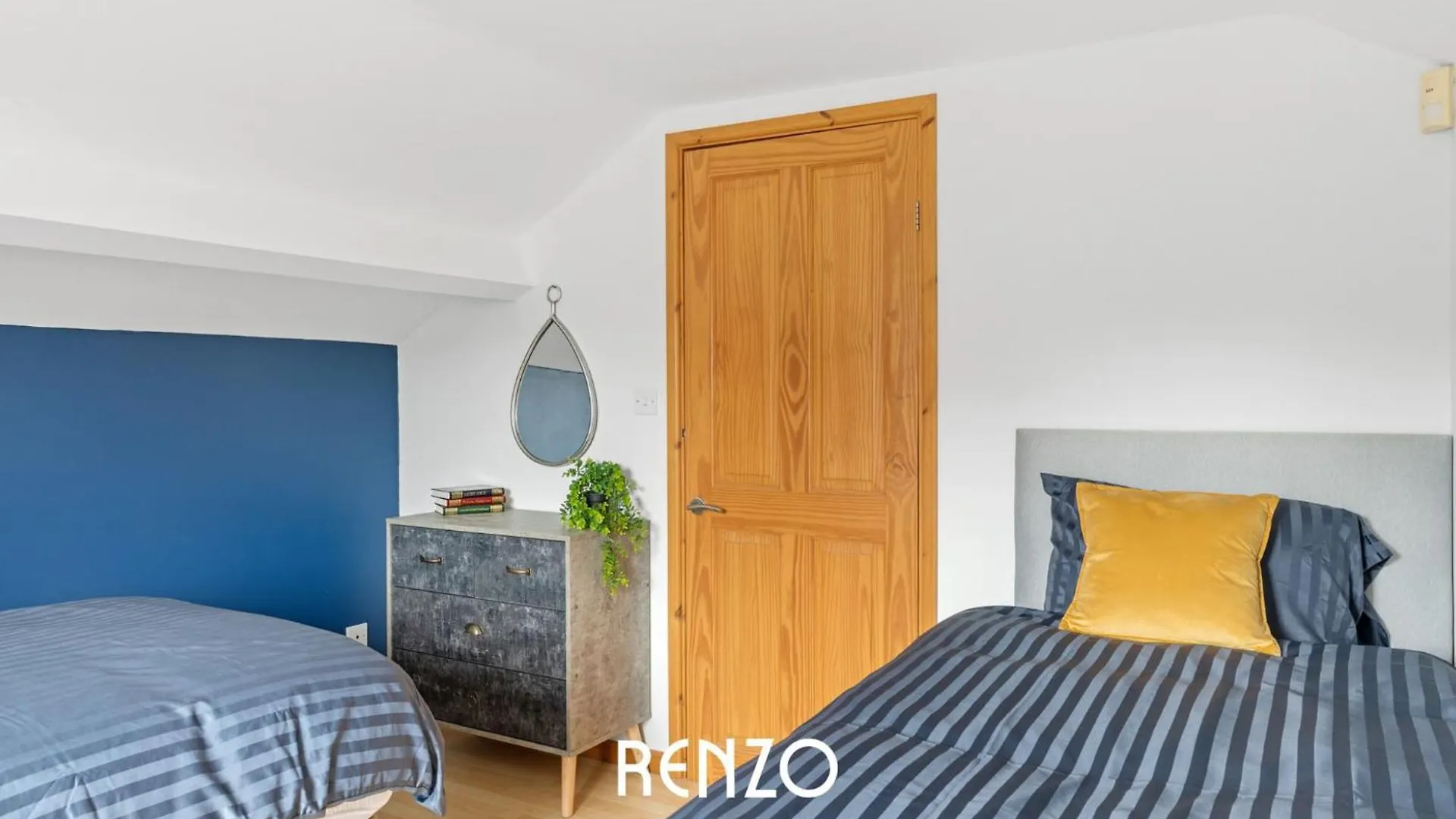 Vibrant 2-Bed Home In Nottingham By Renzo, Free Driveway Parking, Sleeps 6! 0*,